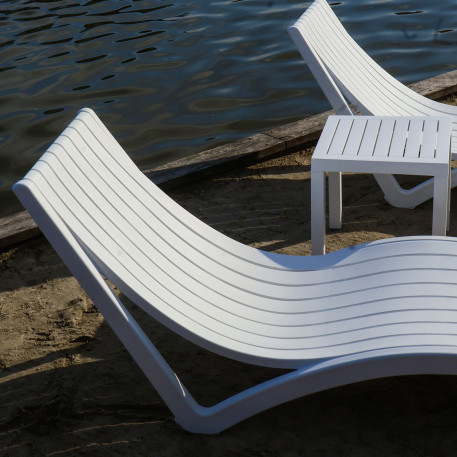 Комплект 2 шезлонга Siesta Slim + Стол Siesta Ocean Side Table - White1
